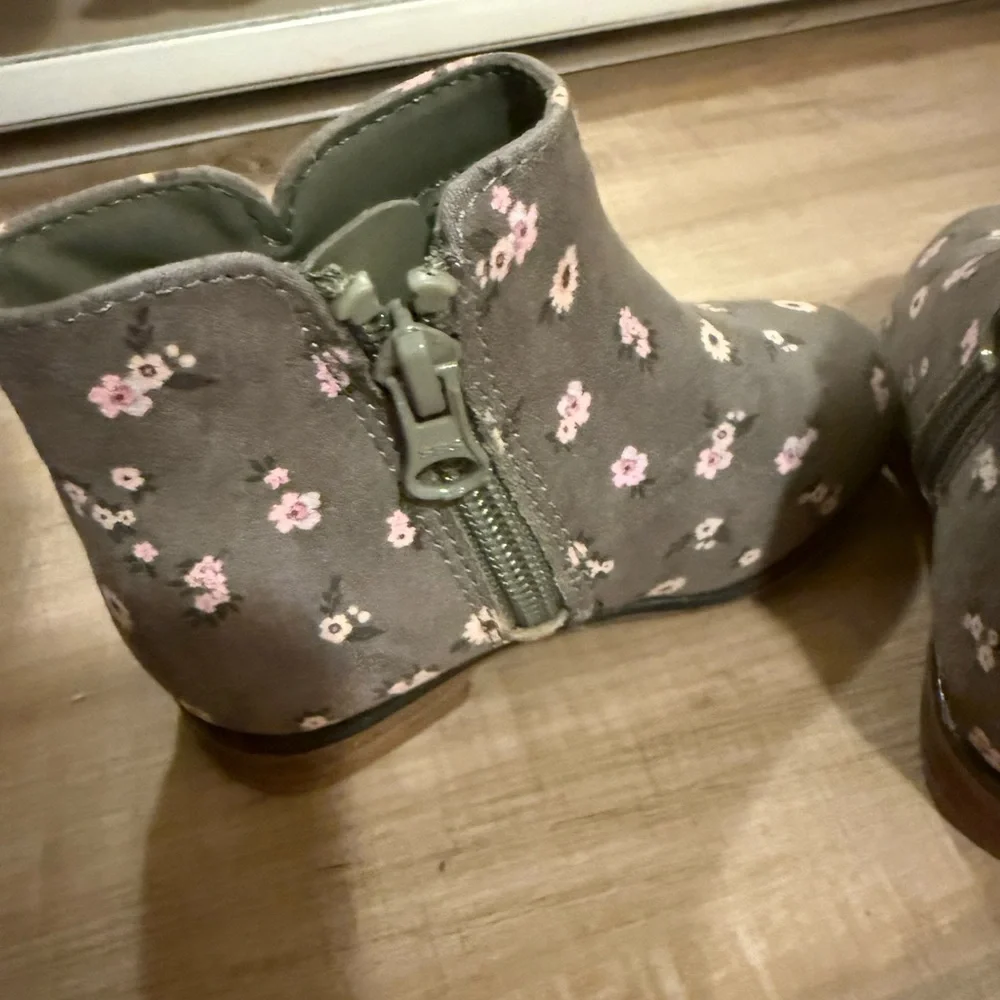 Cat & Jack Toddler Penelope Zipper Boots Gray with Pink Flowers 6T